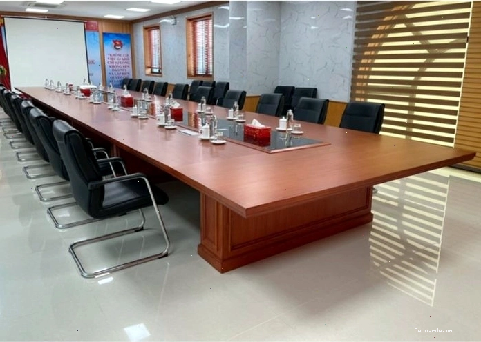 Bàn họp kích cỡ lớn cho công ty quy mô lớn