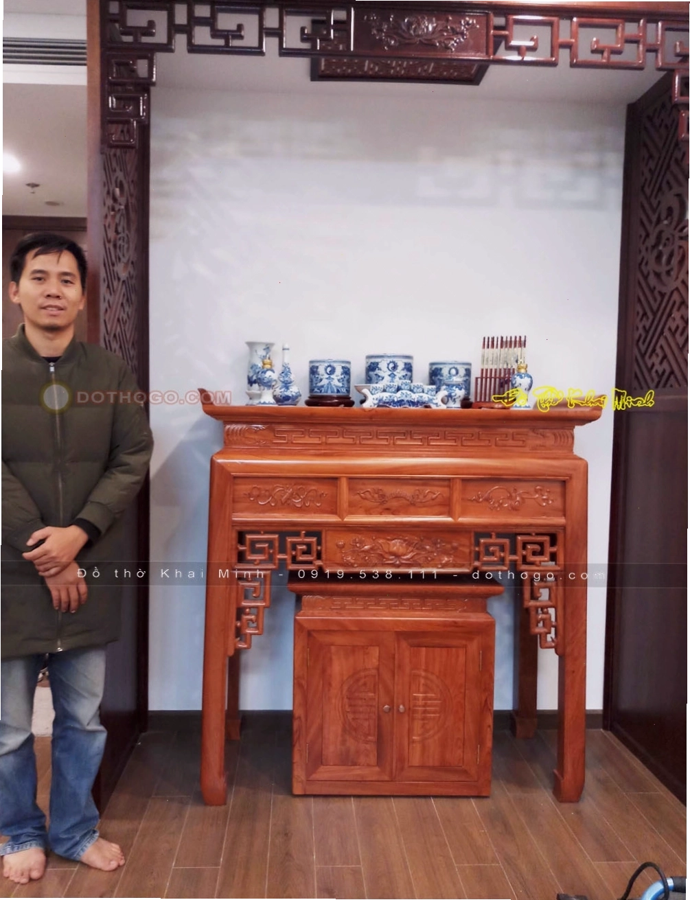 Bàn thờ hiện đại kèm tủ thờ với kích thước cân đối