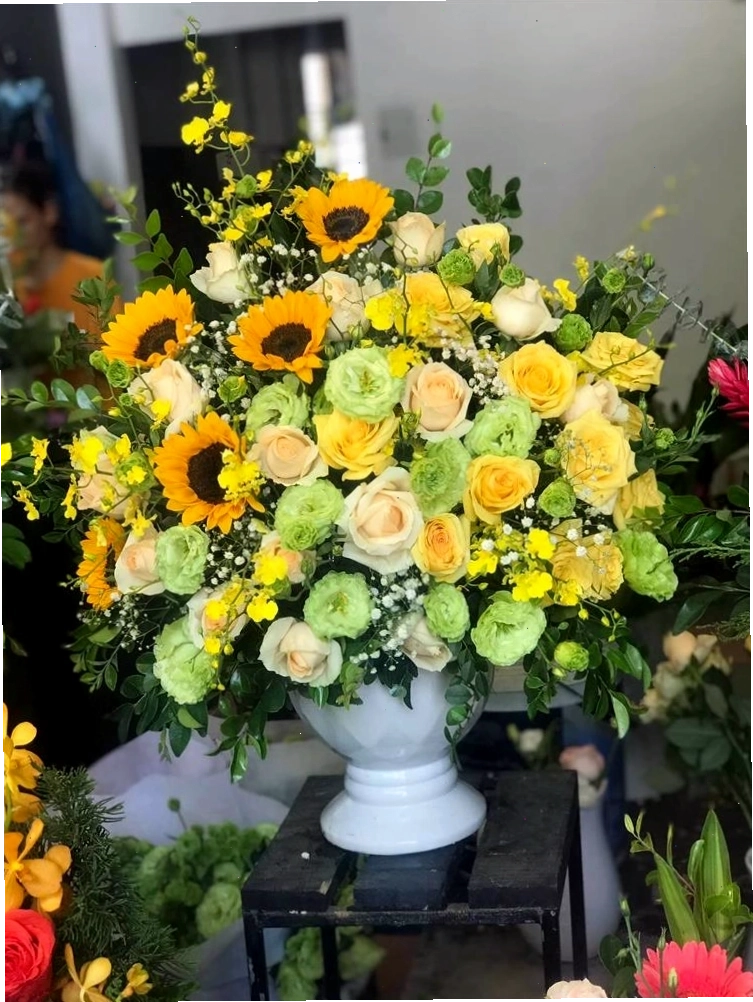 Bình hoa hướng dương theo phong cách tối giản