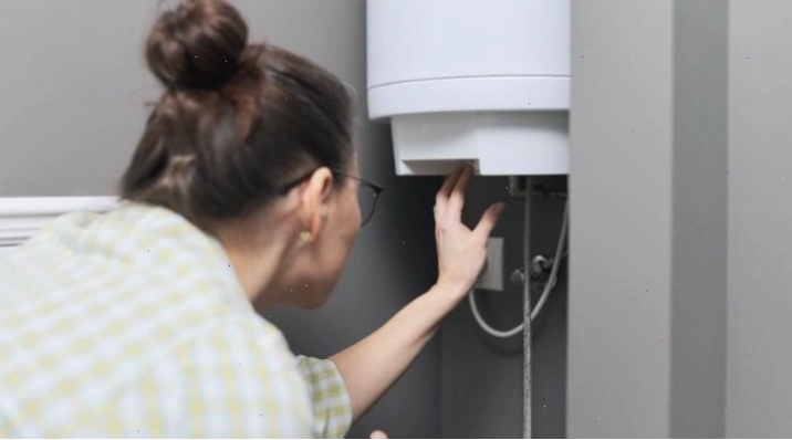 Bình nước nóng bị rò rỉ nước và cách khắc phục