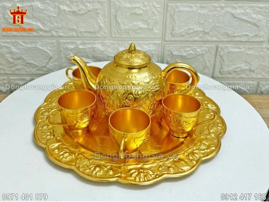 Bộ đồ thờ cúng bằng đồng dát vàng 24K sang trọng, ý nghĩa cho bàn thờ gia tiên