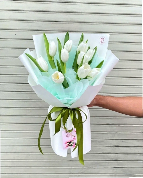 Bó hoa Tulip - Thiên Thanh, với sắc trắng tinh khôi và vẻ đẹp thanh tao