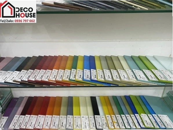 Các mẫu kính màu cường lực trang trí nội thất