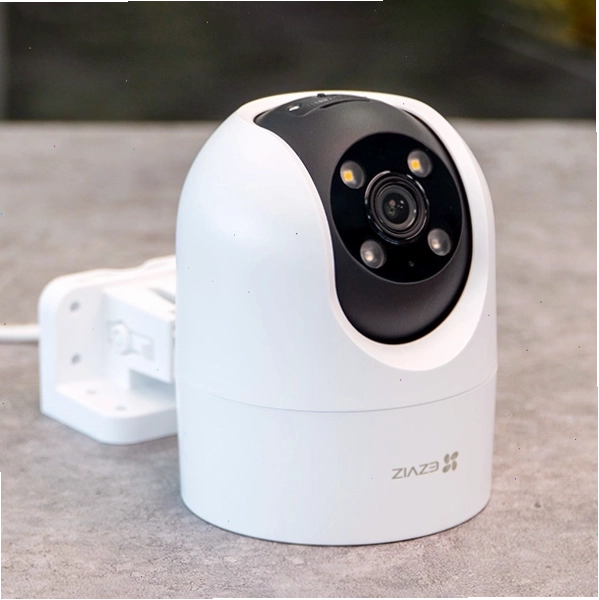 Camera Ezviz H8c Pro 2K 3MP có khả năng xoay 360 độ và ghi hình màu ban đêm.