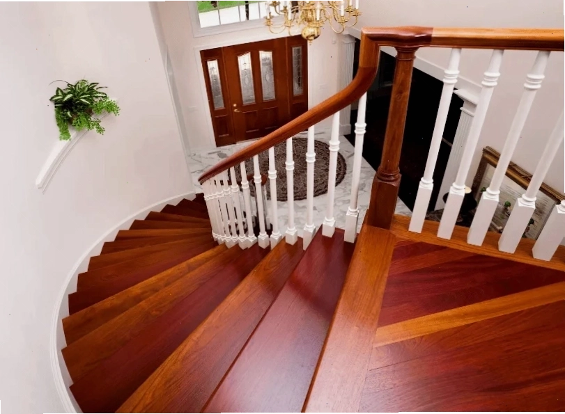 Cầu thang gỗ với tay vịn được thiết kế tỉ mỉ, mang phong cách cổ điển