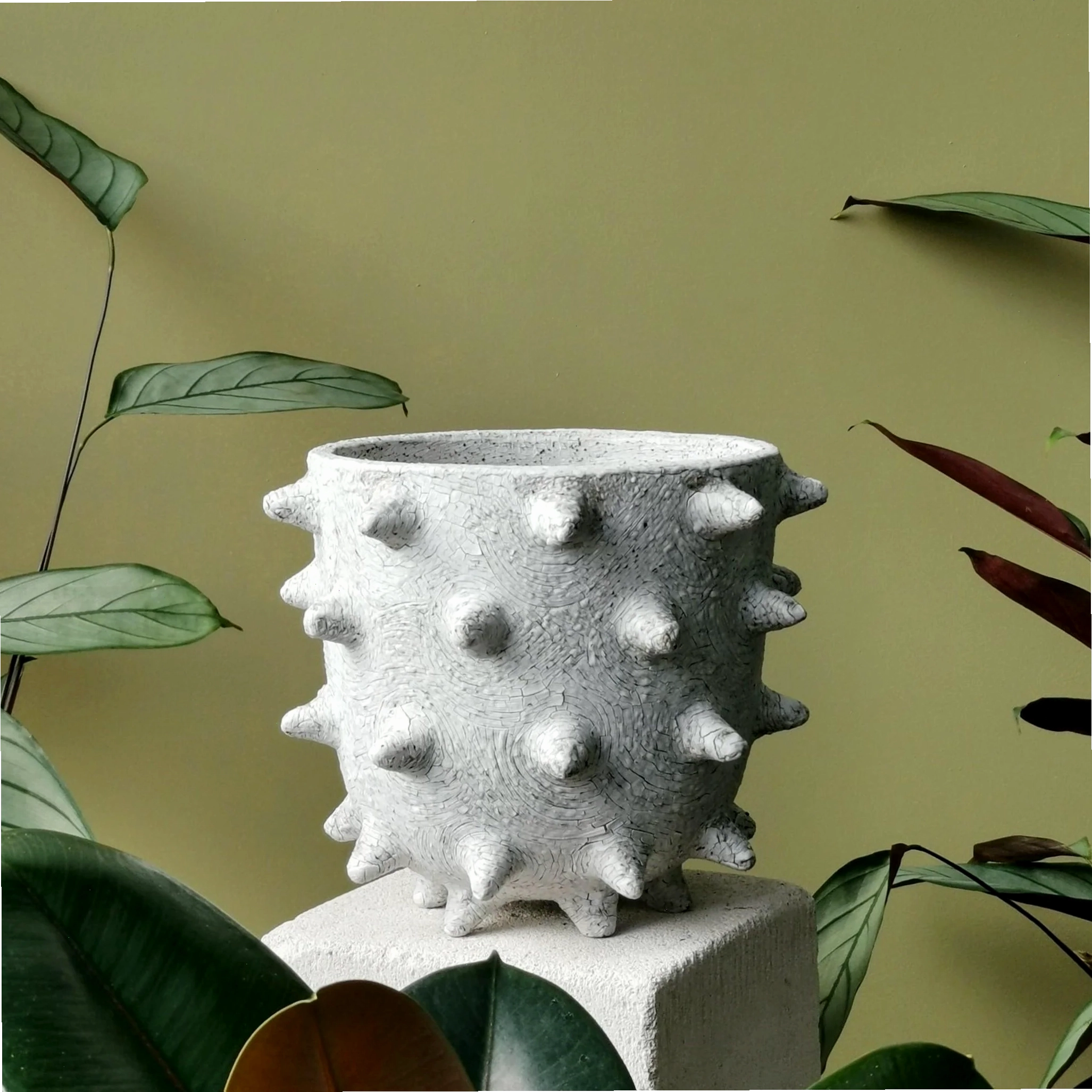 Chậu gốm sứ Extra Large Spike với kích thước lớn ấn tượng