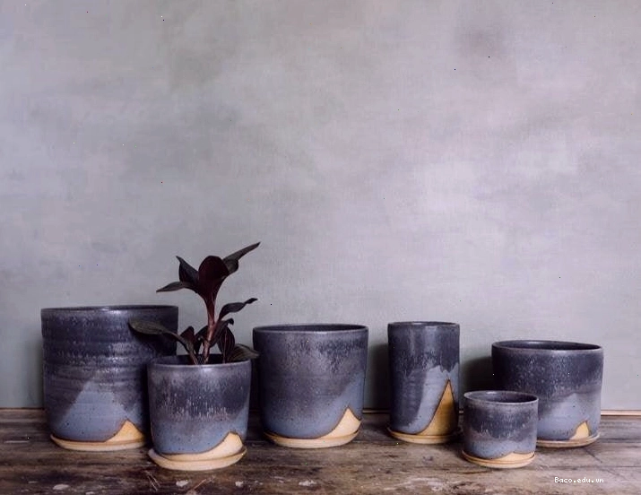 Chậu gốm sứ Midnight Sky với tông màu xanh đen huyền bí