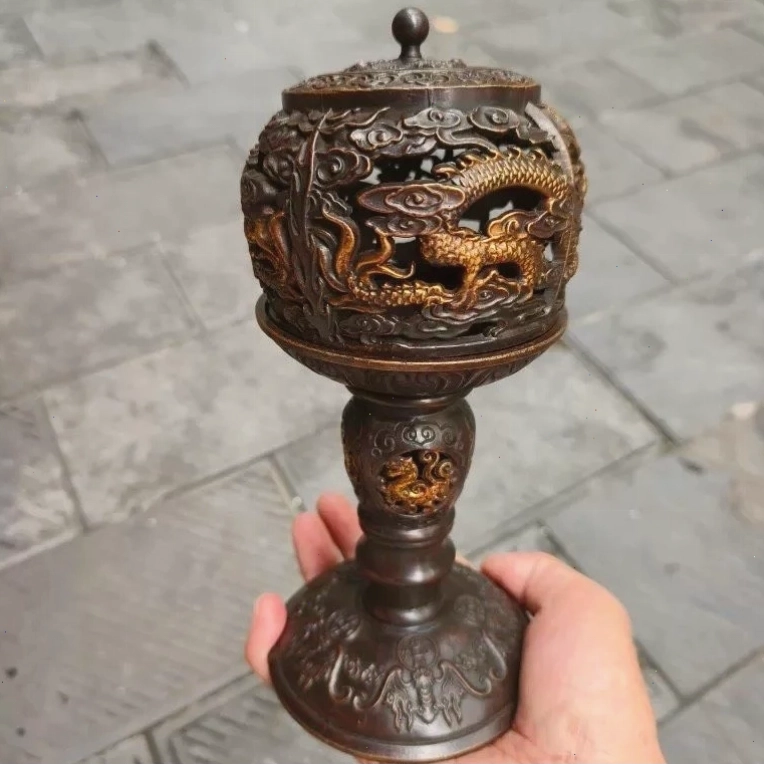 Chi tiết hoa văn trên lư hương cổ, thể hiện sự tinh tế trong chế tác
