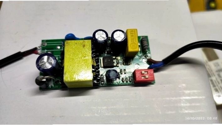 Chip led và nguồn led cao cấp trong đèn âm tường