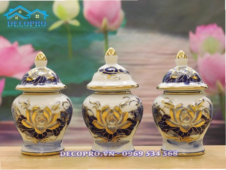 Chóe thờ dùng để đựng muối, gạo hoặc nước