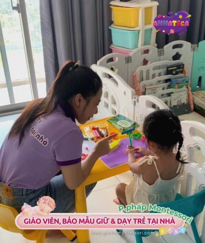cô giáo dạy trẻ montessori tại nhà