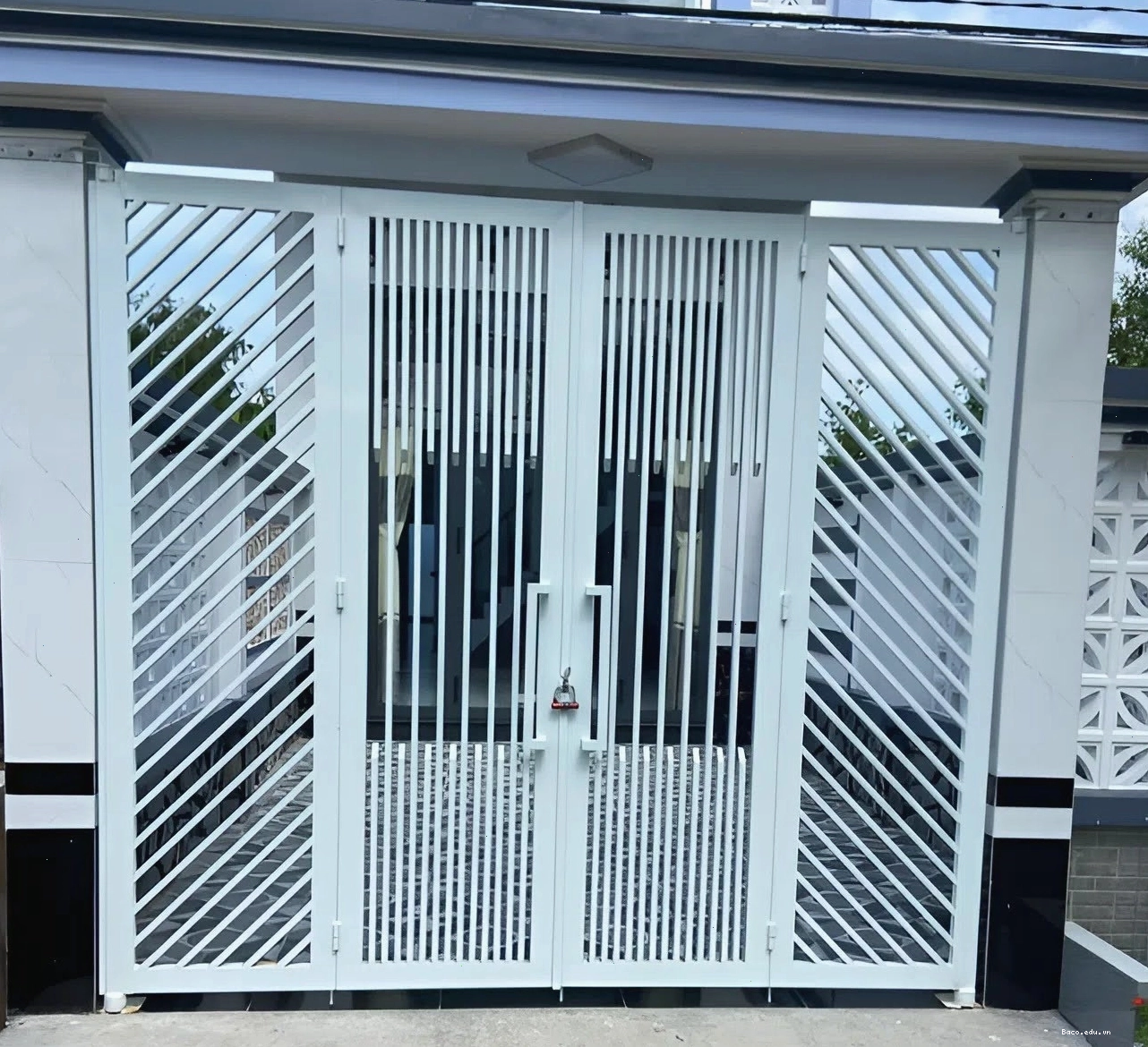Cổng sắt hộp 4 cánh phù hợp nhiều phong cách