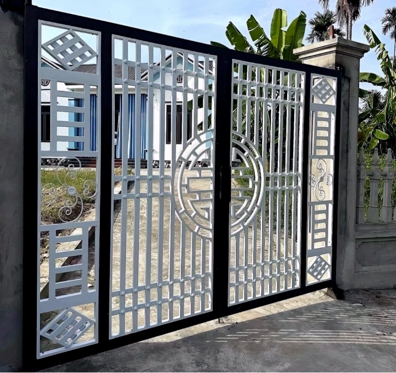 Cổng sắt hộp 4 cánh tiện dụng, phù hợp không gian lớn