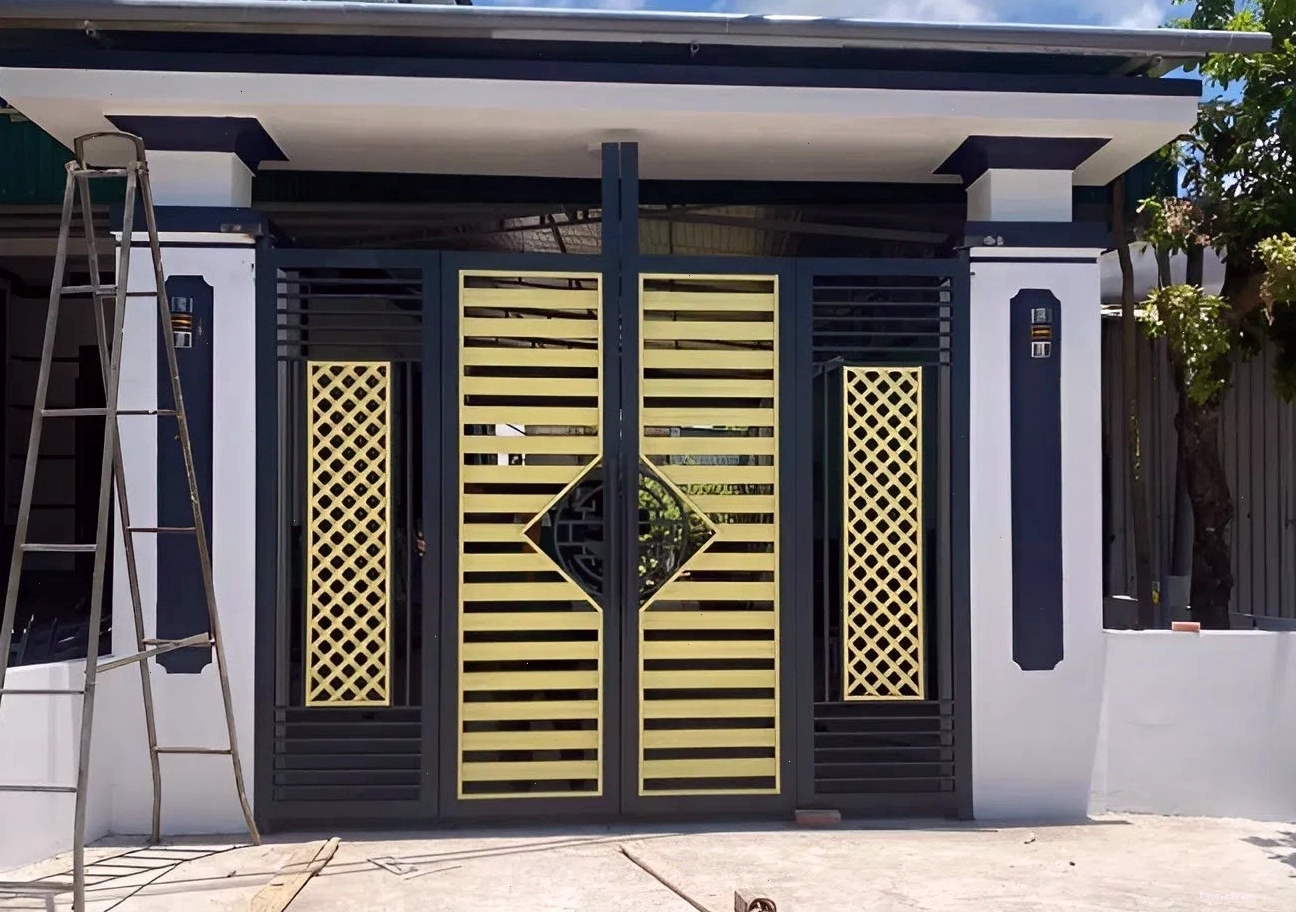 Cửa cổng sắt hộp kiểu dáng tối giản