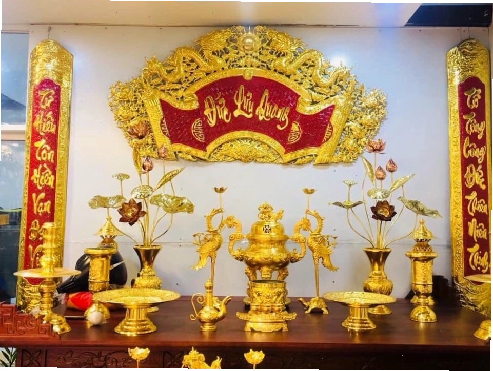 Cuốn thư câu đối bằng đồng dát vàng 24k thể hiện sự cao quý