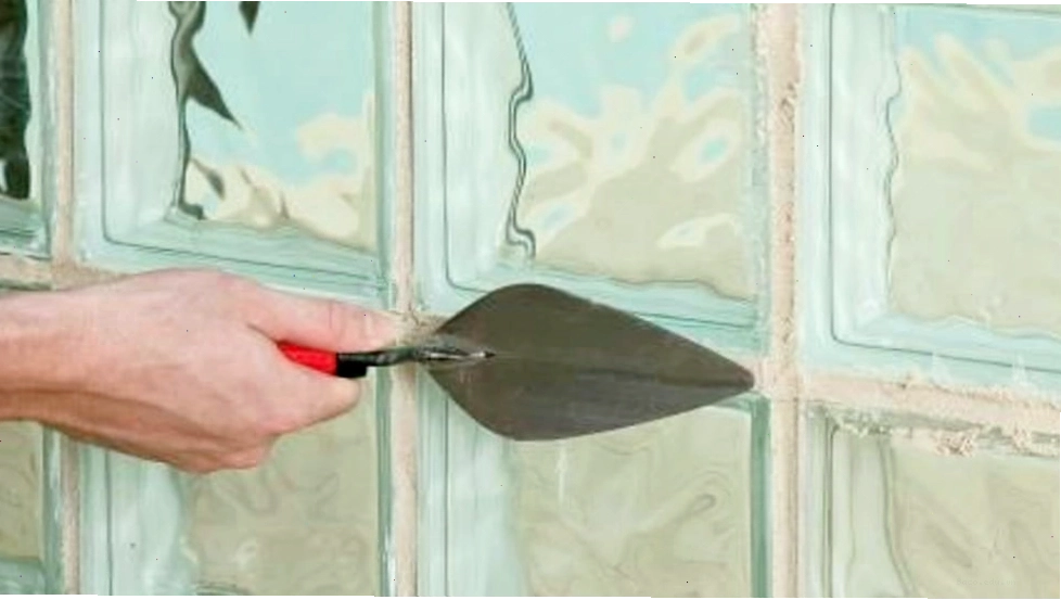Đánh giá các đặc điểm và tính năng vượt trội của keo dán gạch kính lấy sáng.