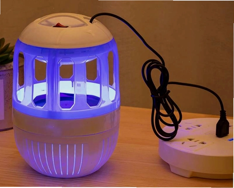 Đèn bắt muỗi bằng quạt hút