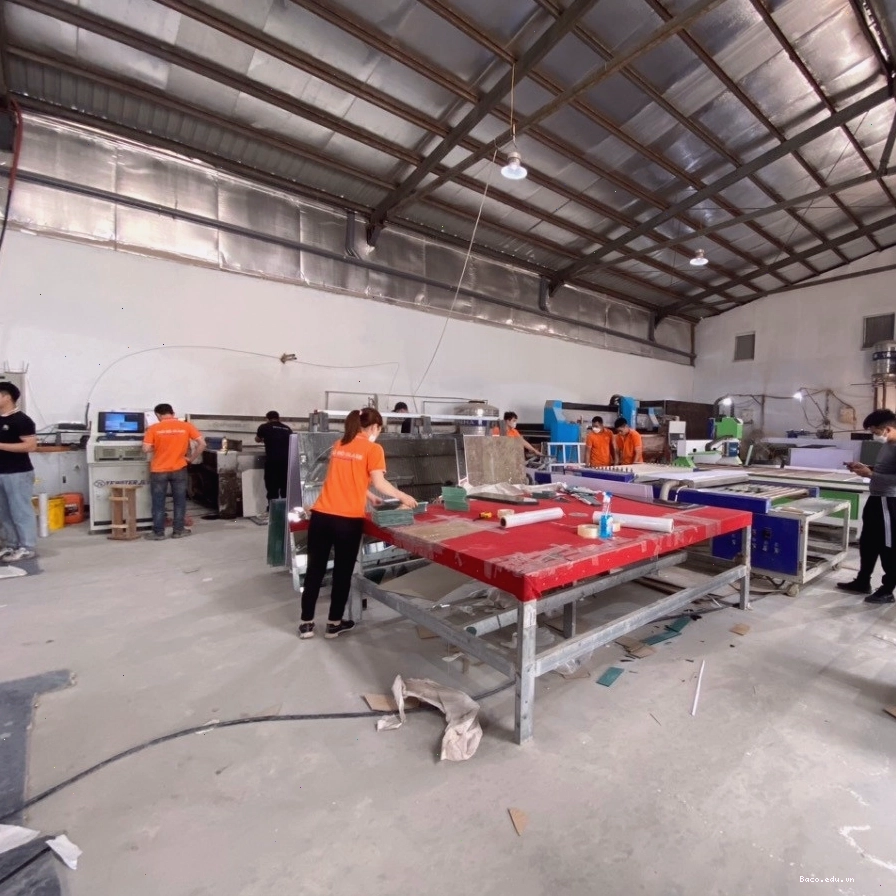 Dịch vụ cắt kính cường lực uy tín tại Hà Nội