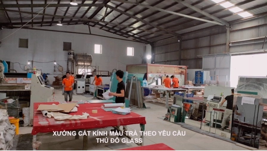 Dịch vụ cắt kính màu trà theo yêu cầu