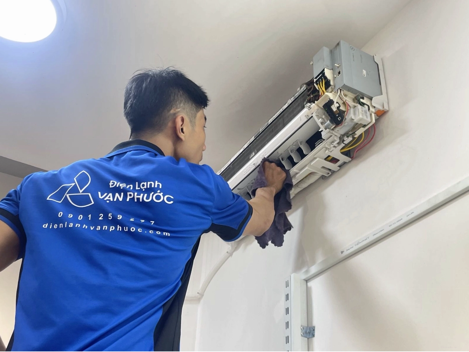 Dịch vụ vệ sinh máy lạnh Quận 4
