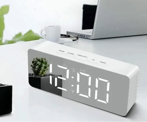 Đồng hồ báo thức kỹ thuật số gương LED