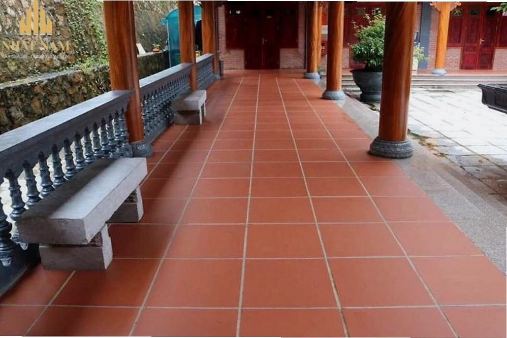 Gạch lát sân vườn giả gỗ cao cấp