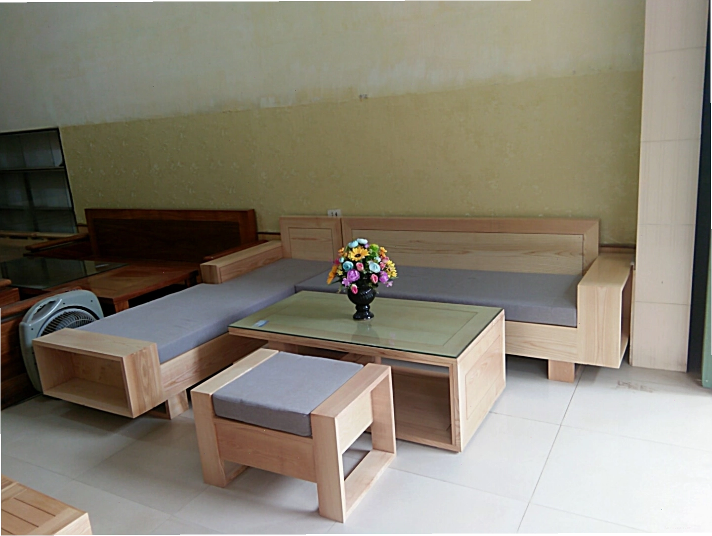 Ghế sofa gỗ với gam màu trang nhã