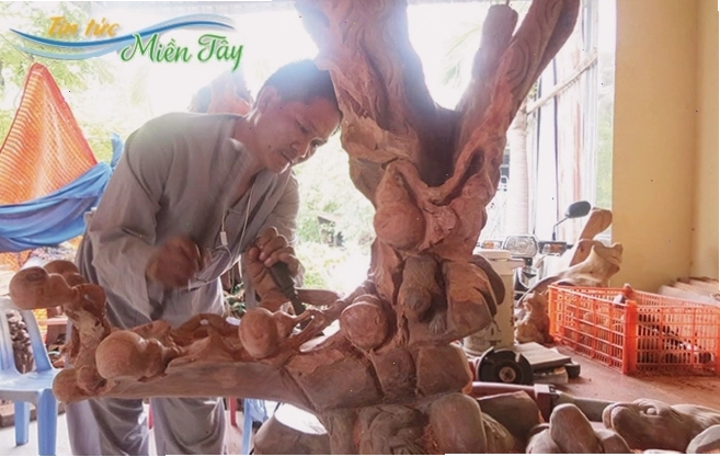 Gốc cây được bàn tay khéo léo của người thợ biến hóa