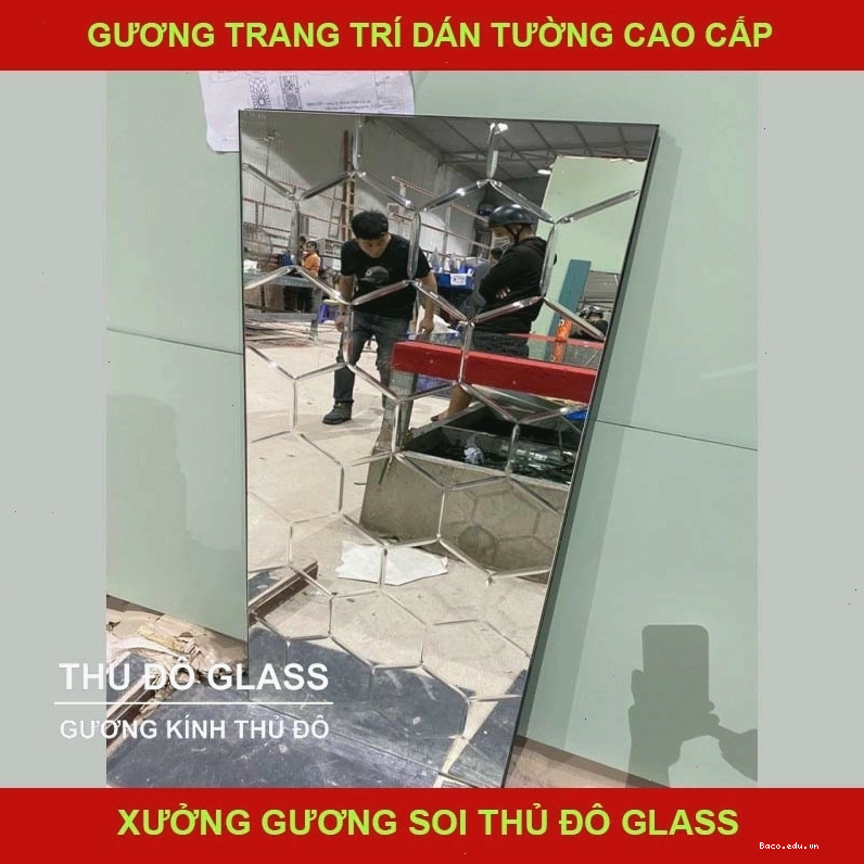 Gương dán tường trang trí hoa văn nghệ thuật tinh xảo