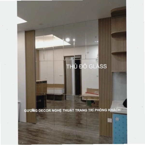 Gương decor nghệ thuật dán tường trang trí phòng khách với các họa tiết độc đáo