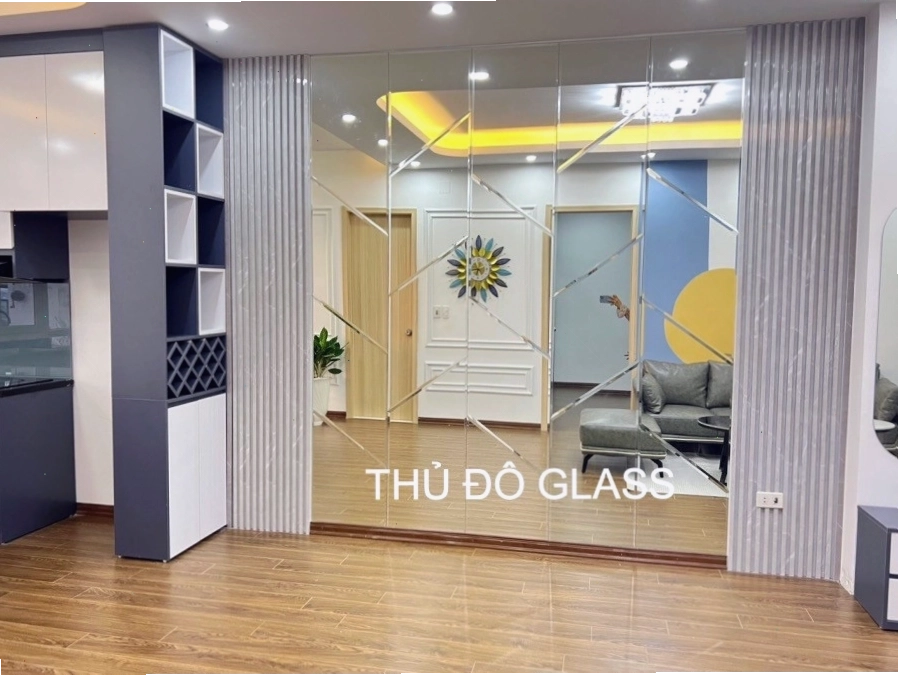 Gương ghép trang trí dán tường phòng khách đẹp, độc đáo