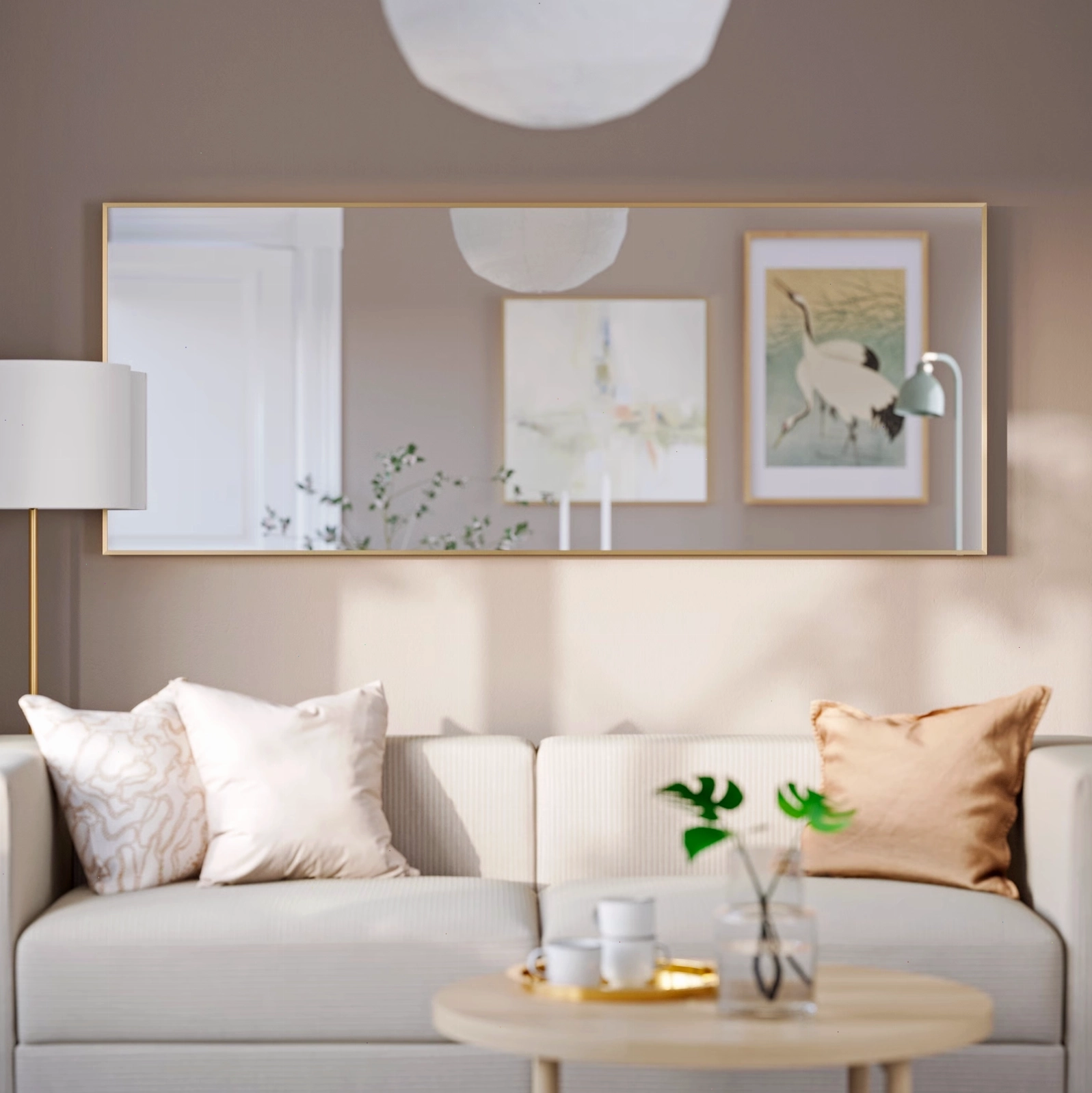 Gương HOVET khung vàng của IKEA, mang vẻ đẹp sang trọng và tinh tế