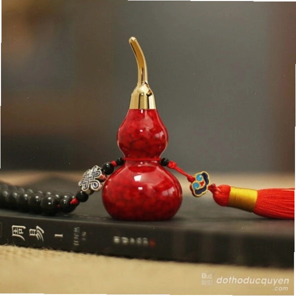 Hồ lô đồng màu đỏ mang ý nghĩa chiêu tài lộc và sức khỏe