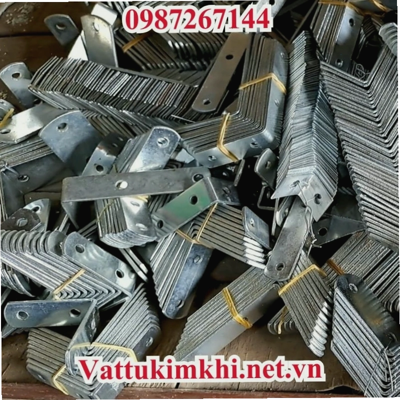 Ke góc sắt với thiết kế vuông vắn, phù hợp cho các kết cấu chịu lực.