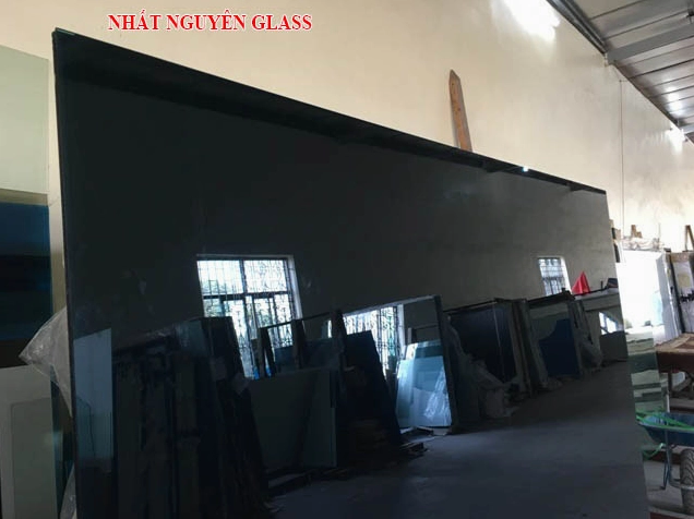 Kính Xanh Đen Cường Lực: Báo Giá & Ứng Dụng Nội Thất 2026