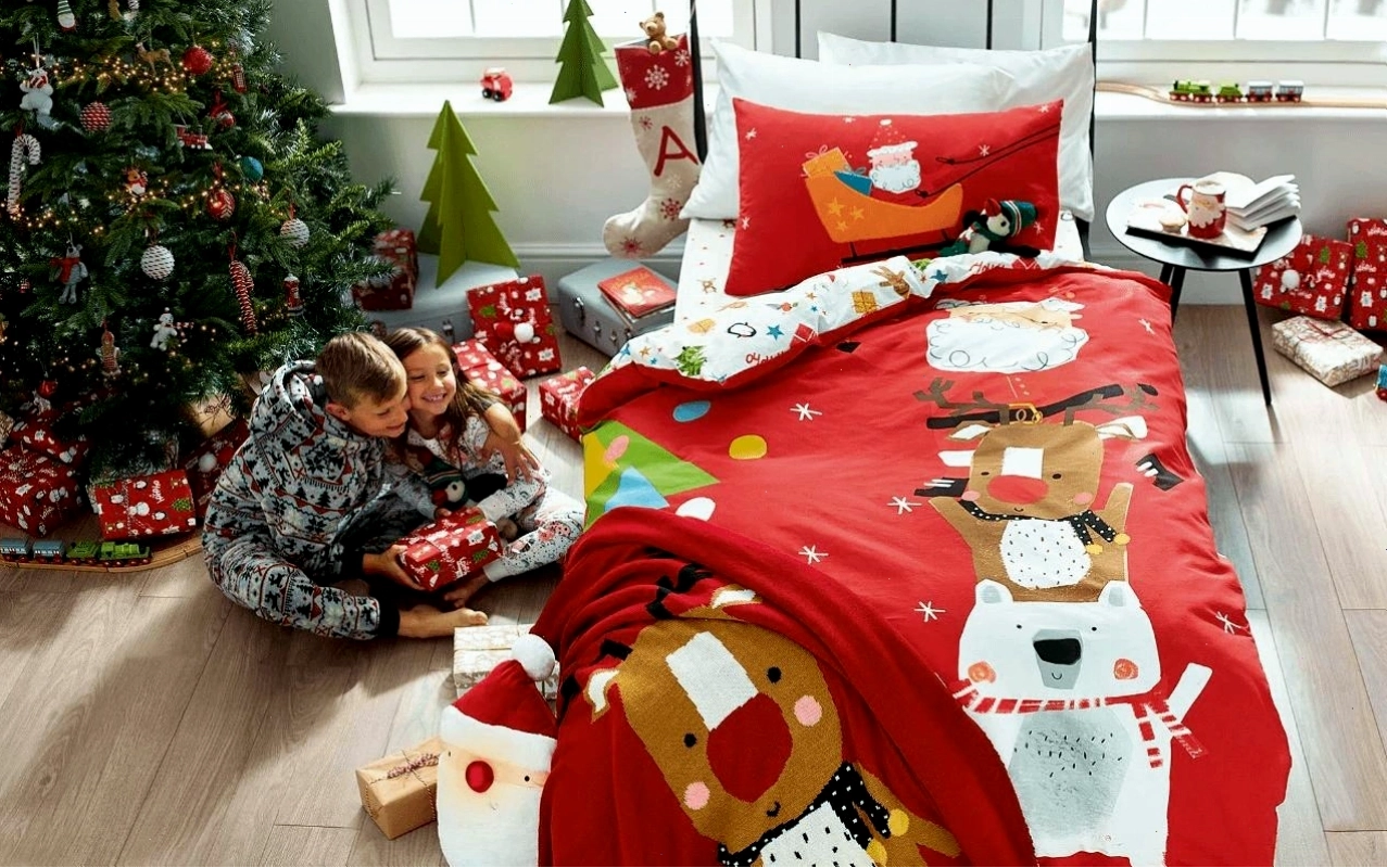 Lựa chọn chiếc ga giường màu đỏ bắt mắt mang đậm không khí giáng sinh (nguồn: sưu tầm)