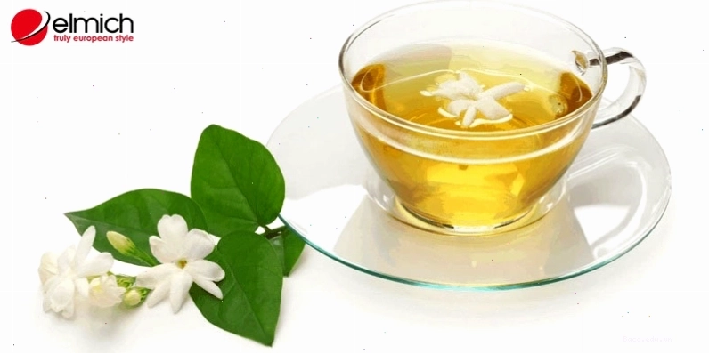 Ly trà hoa nhài ấm áp, tốt cho sức khỏe
