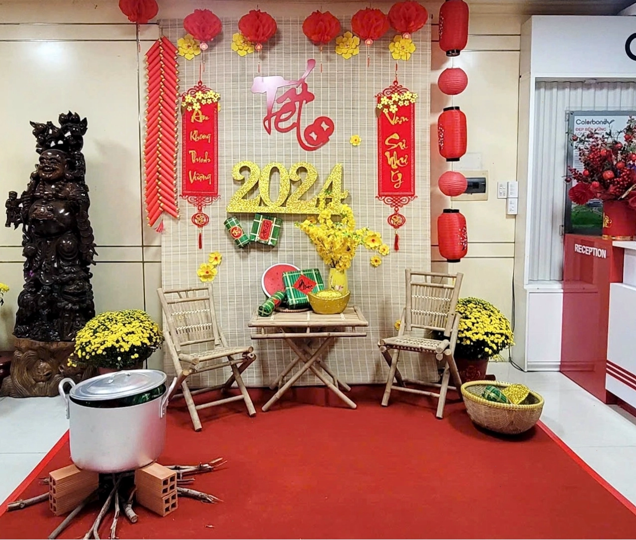 Mành tre Tết 2025 trong văn phòng tạo không gian ấm cúng