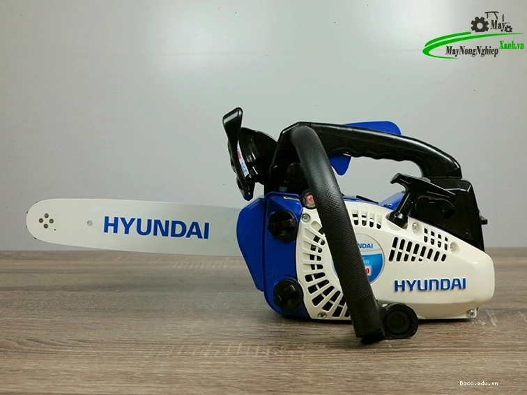Mặt trước Máy cưa xích Hyundai HD-3000 1HP