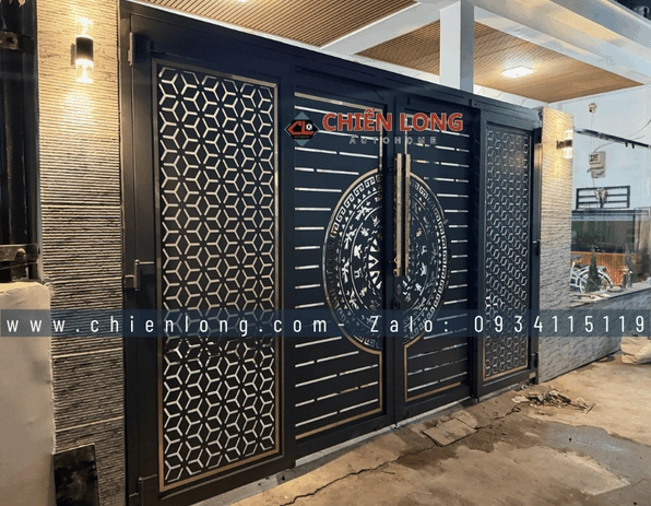 Mẫu Cổng Sắt 4 Cánh Đẹp 2024: Sang Trọng, Hiện Đại và Bền Bỉ