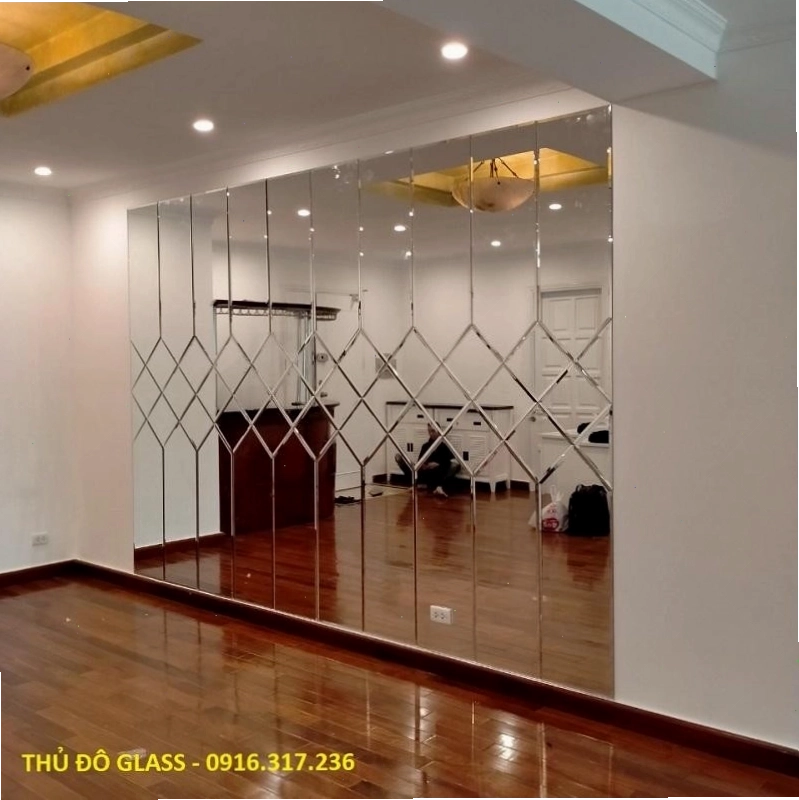 Mẫu gương dán tường trang trí đẹp mắt, phù hợp nhiều không gian