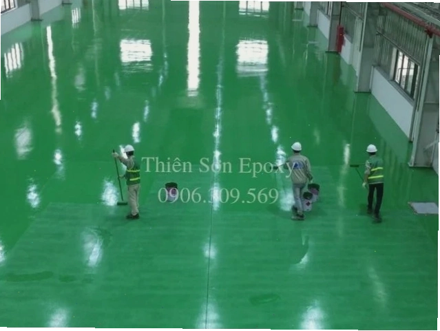 Mẫu sơn epoxy màu xám ghi sang trọng cho không gian nhà xưởng