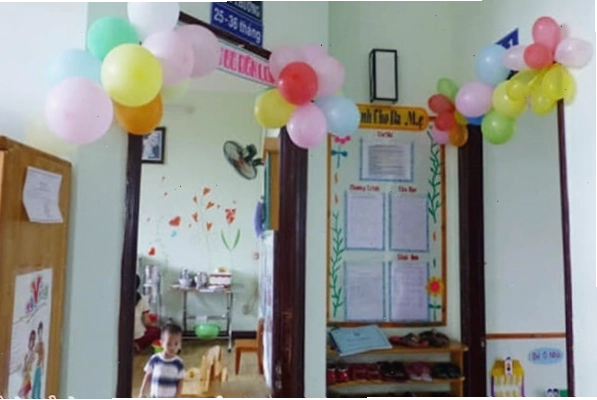 Mẫu trang trí cửa lớp học đẹp nhất với sự kết hợp hài hòa màu sắc và họa tiết
