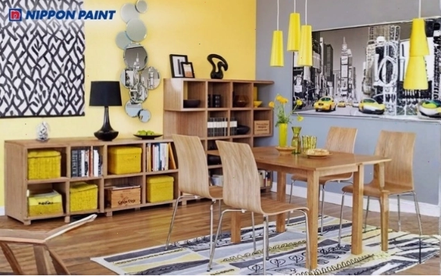 Màu xám tiết chế độ rực của vàng chanh giúp căn phòng trở nên yên tĩnh và ấm cúng hơn