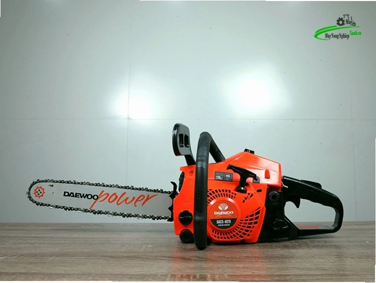 Máy cưa xích 40cc Daewoo 4019 1.6Kw