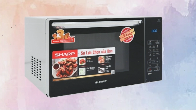 Một mẫu lò vi sóng điện tử Sharp với bảng điều khiển dễ thao tác