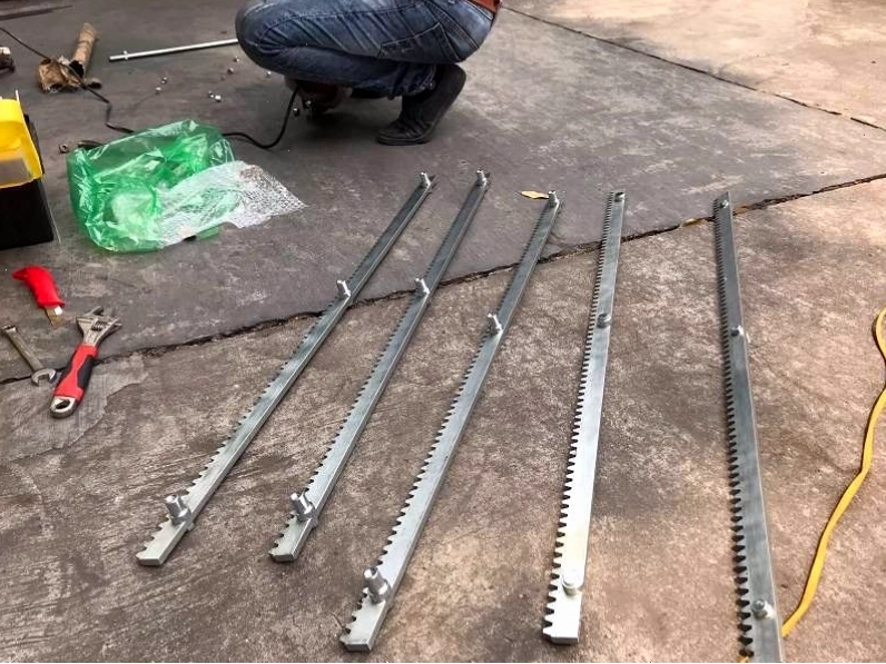 Ray dẫn hướng cổng lùa, đảm bảo cổng vận hành ổn định