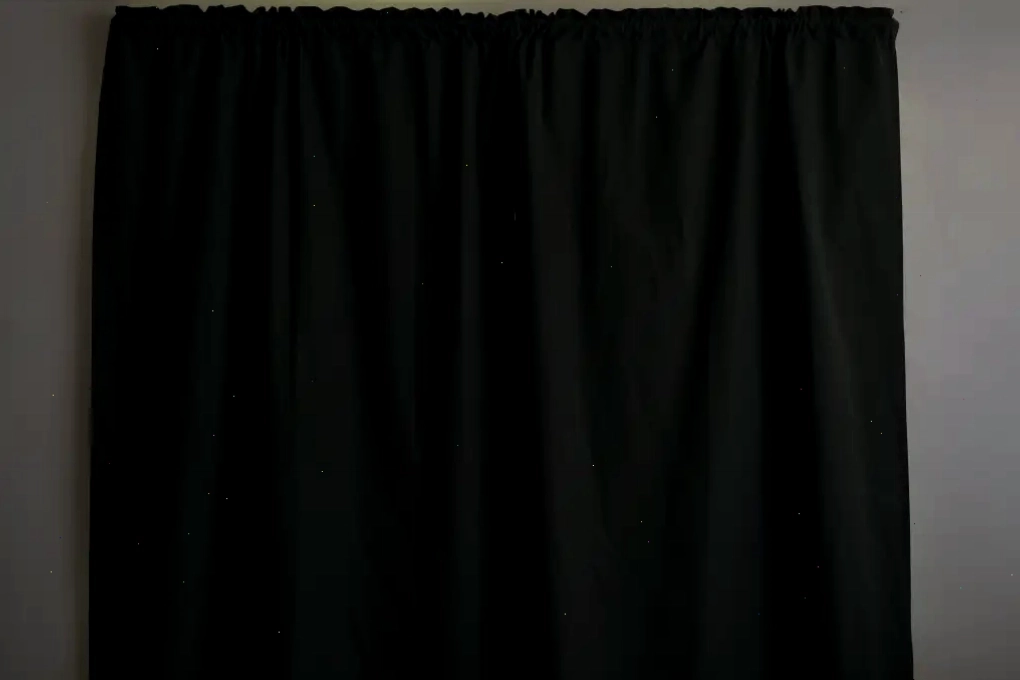 Rèm IKEA Rosenmandel Black-out được đóng kín