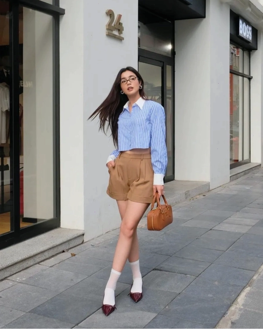 Sắc xanh da trời kết hợp với màu nâu da bò hiện đại