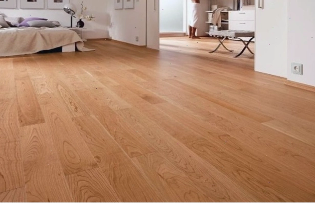 Sàn nhà được lát bằng gỗ Pơ Mu, tạo cảm giác ấm áp và gần gũi